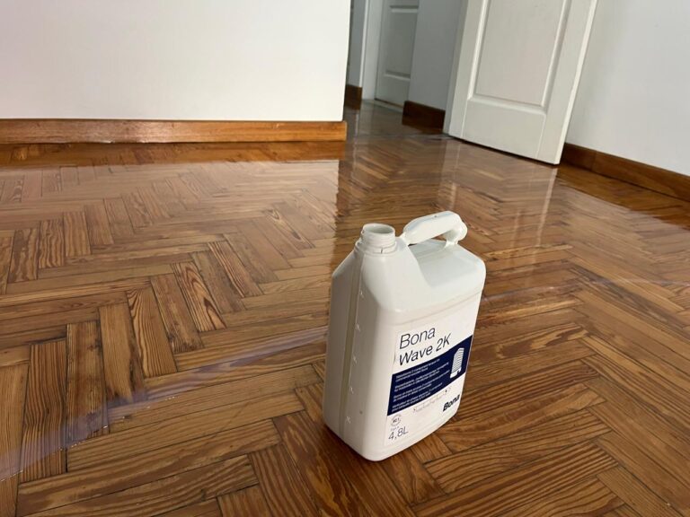 Hidrolaqueado de piso de parquet realizado en casa de San Isidro